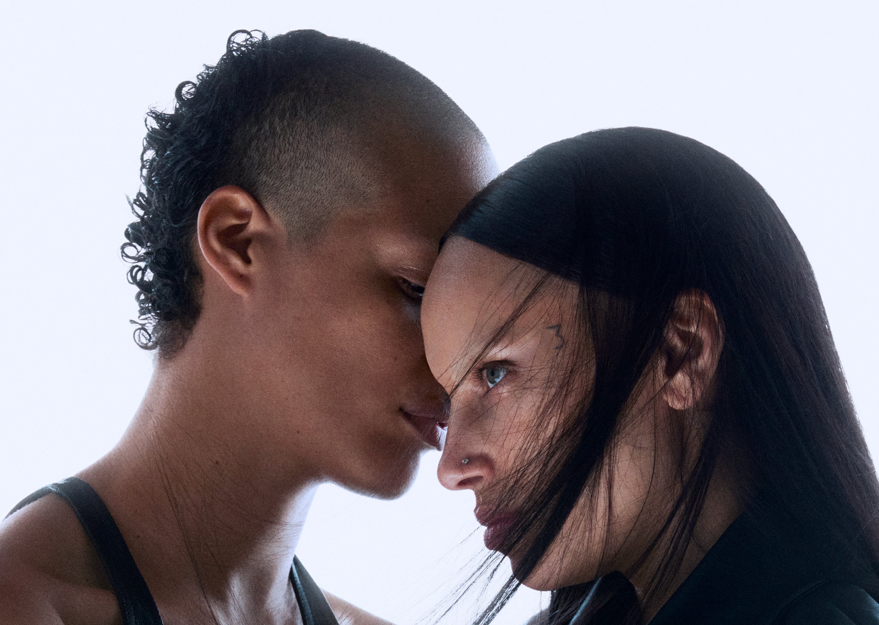 Molecule 01 + Cistus: The tension of contrast, made wearable